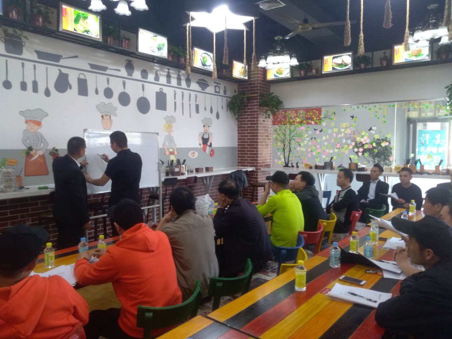 高老輩餐飲2018鄭州區域加盟商內訓！新品培訓、標準化統一、公司理念加固！ 